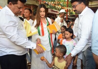 Actress Ruchi Gujjar Celebrates Republic Day with Children, Distributes Books under Shreeram Janhit kalyan Foundation
