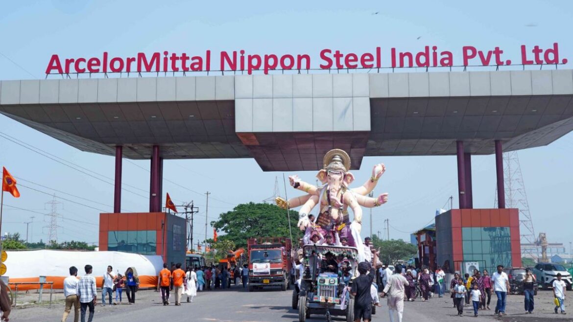 AM/NS India Partners with Surat Police for Sustainable Ganesh Visarjan in Hazira