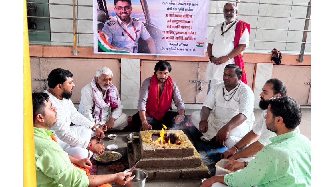 Special Hanuman Chalisa organised in Surat for hero Capt. Smit Machchhar
